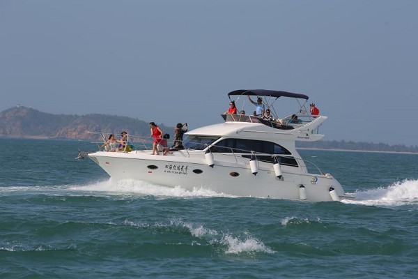 42英尺三层飞桥游艇