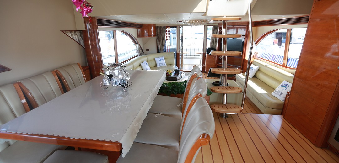 68英尺豪華游艇