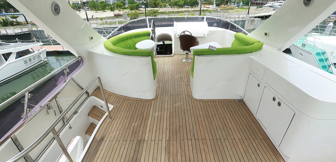 72英尺三層游艇