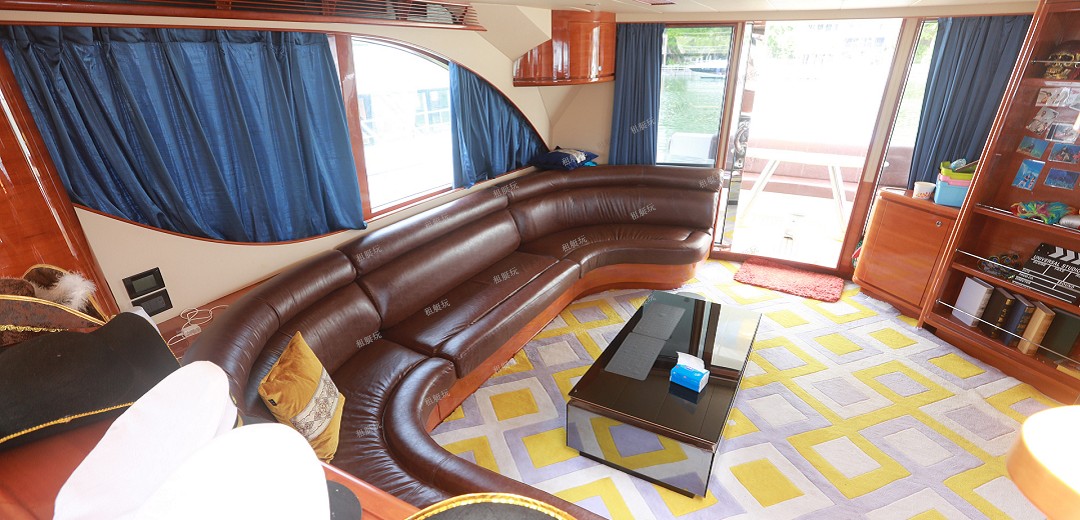 72英尺三層游艇