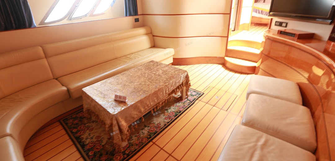 72英尺三層游艇